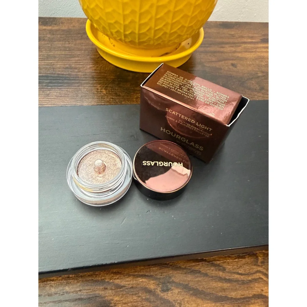Hourglass Scattered Light Glitter Eyeshadow shade RAY Champagne Shimmer 3.5g